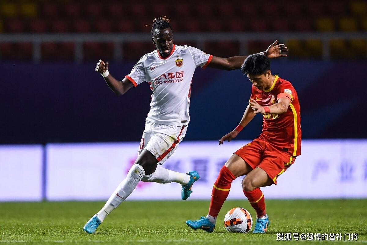 富力外援披挂上阵，客场逼平上海上港